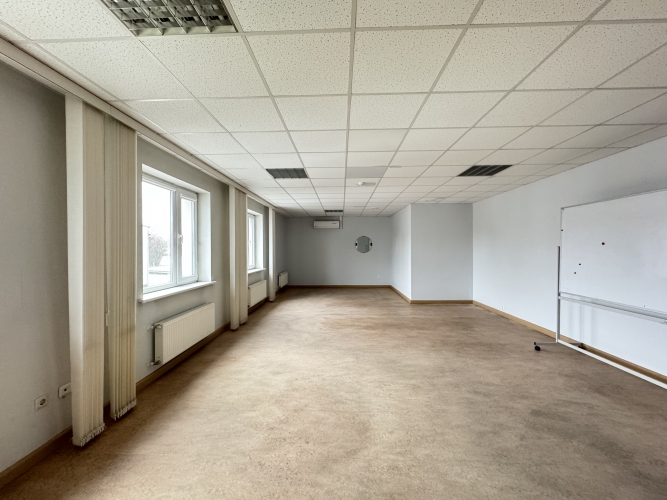 Sludinājumi. Birojs Slokas ielā. Fiksēta nomas maksa. Nomas maksā ir iekļaiti komunālie maksājumi, stāvvieta, Cena: 671 EUR/mēn Foto #3