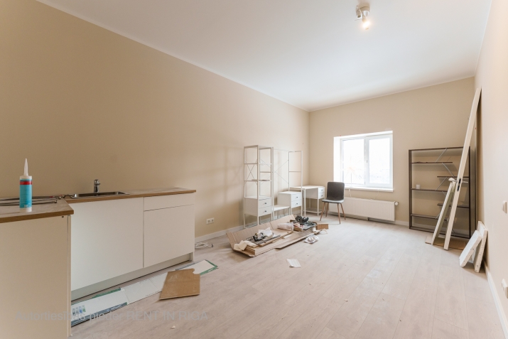 Sludinājumi. Moderns un ērts 1 istabu dzīvoklis pārdošanā Apšu Rezidence. Jūsu dzīvoklī būs viena istaba Cena: 85790 EUR Foto #4