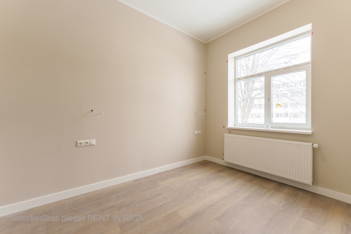 Sludinājumi. Moderns un ērts 1 istabu dzīvoklis pārdošanā Apšu Rezidence. Jūsu dzīvoklī būs viena istaba Cena: 85790 EUR Foto #2