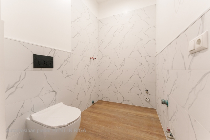 Sludinājumi. Moderns un ērts 1 istabu dzīvoklis pārdošanā Apšu Rezidence. Jūsu dzīvoklī būs viena istaba Cena: 85790 EUR Foto #6