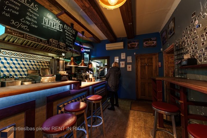 Sludinājumi. Namīpašums Vecrīgā.  Pirmajā stāvā atrodas tirdzniecības telpas (Late Night Munchies ēstuve), Cena: 700000 EUR Foto #3