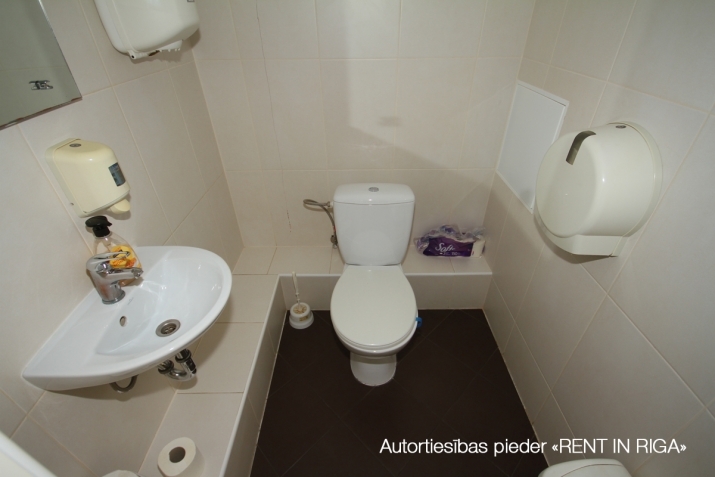 Sludinājumi. Biroja telpas jaunā un prestižā biroju ēkā!   + Platība sastāv no priekštelpas, vairākām atvērta Cena: 3135 EUR/mēn Foto #9