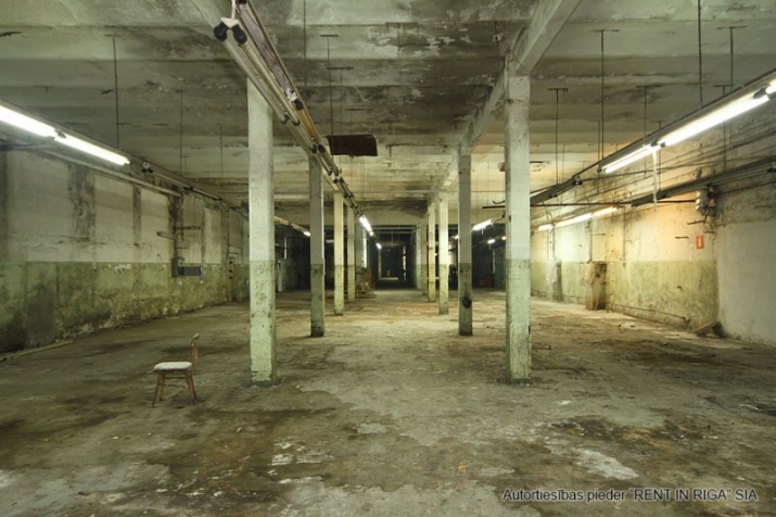 Sludinājumi. Noliktavas telpas Juglā 1 stāvā. Platība sastāv no  atvērta tipa telpas.  Iespējams ūdens un Cena: 2100 EUR/mēn Foto #1