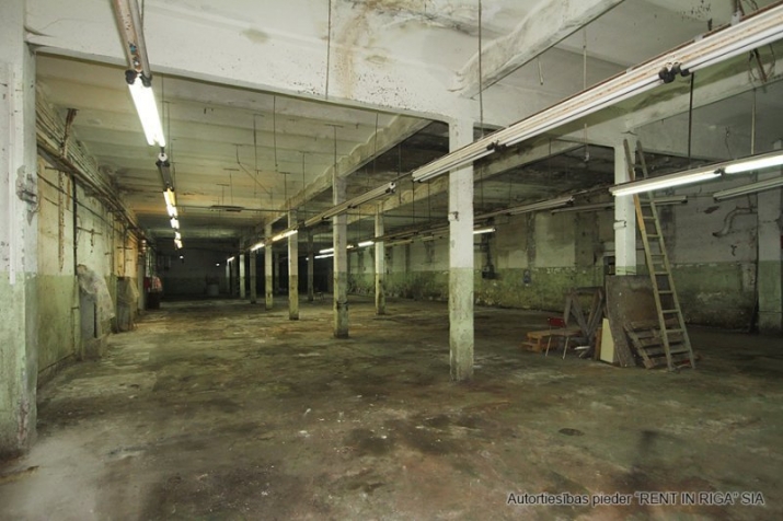 Sludinājumi. Noliktavas telpas Juglā 1 stāvā. Platība sastāv no  atvērta tipa telpas.  Iespējams ūdens un Cena: 2100 EUR/mēn Foto #3