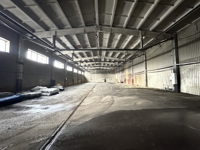 Sludinājumi. Kravu ostas terminālis \'Port Magnat\' piedāvā nomāt noliktavu telpas.  Noliktava BEZ apkures. Cena: 3440 EUR/mēn Foto #2