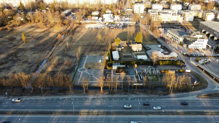 Объявление. A land plot located along Kārļa Ulmaņa gatve, at the intersection with Gramzdas Street. Currently, Цена: 1.1e+06 EUR Foto #2