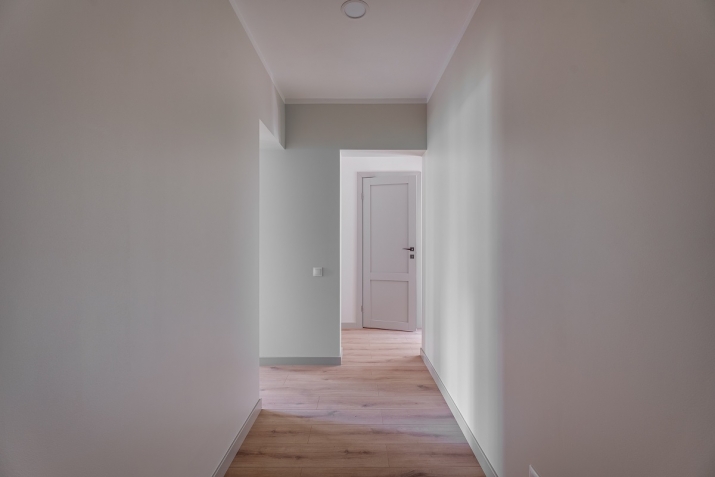 Sludinājumi. Piedāvājumā mūsdienīgs 2 istabu dzīvoklis ar pilnu apdari renovētā projektā Priežu Nami,  Kr. Cena: 89000 EUR Foto #4