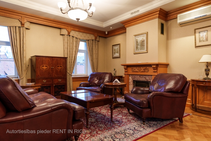 Sludinājumi. Tiek iznomātas elegantas un reprezentablas biroja telpas ar kamīnu(!), kas veidotas īpaši Cena: 1716 EUR/mēn Foto #2