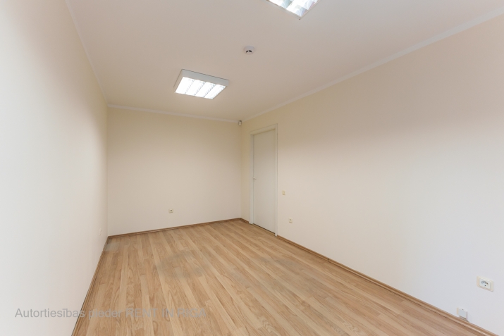 Sludinājumi. Piedāvājumā telpas Kr.Barona un Tallinas ielas krustojumā.  + Lieliska lokācija pilsētas centra; + Cena: 261 EUR/mēn Foto #3