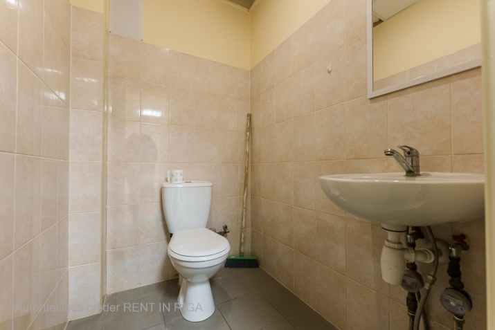 Sludinājumi. Piedāvājumā telpas Kr.Barona un Tallinas ielas krustojumā.  + Lieliska lokācija pilsētas centra; + Cena: 261 EUR/mēn Foto #5