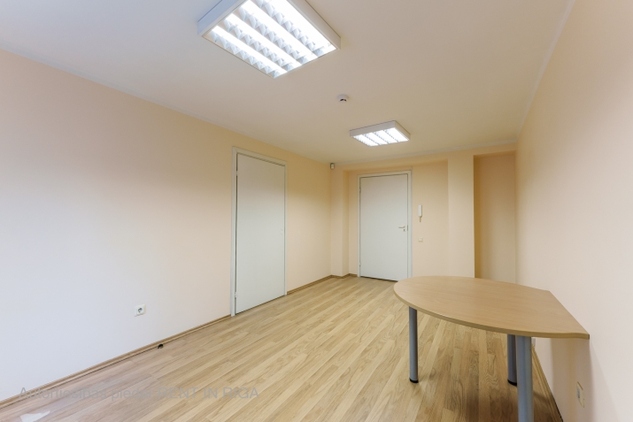 Sludinājumi. Piedāvājumā telpas Kr.Barona un Tallinas ielas krustojumā.  + Lieliska lokācija pilsētas centra; + Cena: 116 EUR/mēn Foto #3