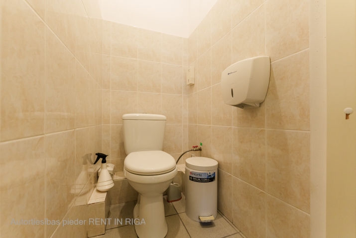 Sludinājumi. Piedāvājumā telpas Kr.Barona un Tallinas ielas krustojumā.  + Lieliska lokācija pilsētas centra; + Cena: 560 EUR/mēn Foto #9