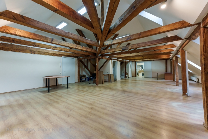 Sludinājumi. Piedāvājumā telpas Kr.Barona un Tallinas ielas krustojumā.  + Lieliska lokācija pilsētas centra; + Cena: 560 EUR/mēn Foto #2