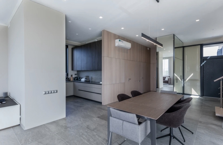 Объявление. В поселке Saliena современная 2-х этажная вилла с полной качественной отделкой и оборудованием.  Цена: 670000 EUR Foto #7