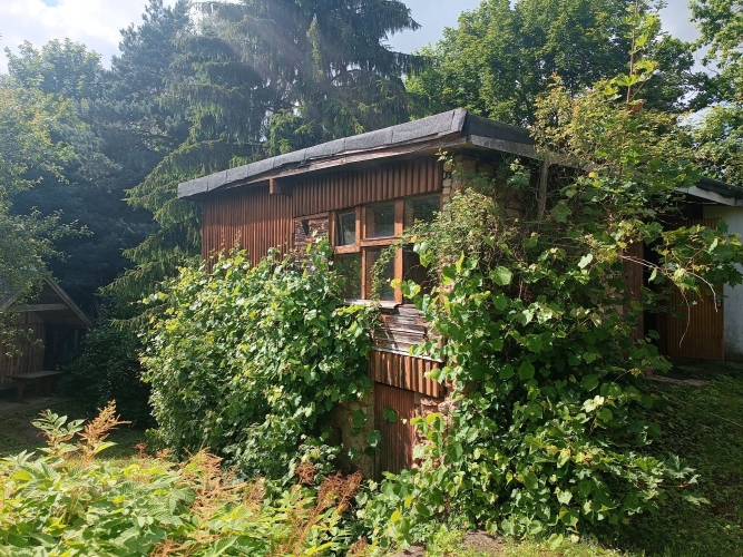 Sludinājumi. Pārdošanā īpašums ar lielu potenciālu   zemes gabals 1399 m2 platībā ar 60-tajos gados celtu māju Cena: 89000 EUR Foto #1