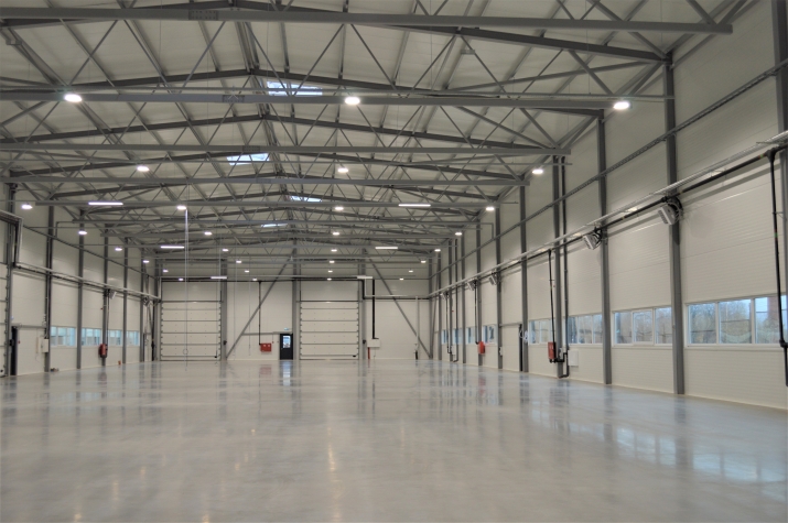 Sludinājumi. Noma pieejama jaunuzcelta noliktavas/ražotnes telpa.  + Ēkas izmēri 24 x 78 m + Ēkas augstums 10m, Cena: 7675 EUR/mēn Foto #2