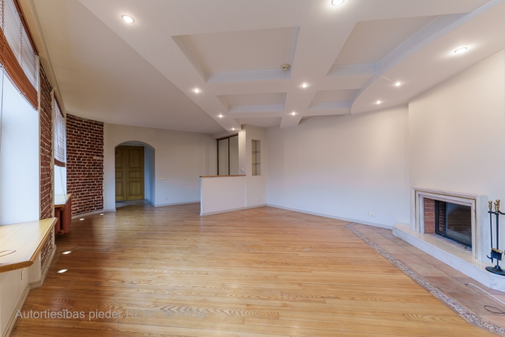 Sludinājumi. Dzīvoklis Vecrīgā ar skatu uz Doma laukumu.  Gaišs studio tipa dzīvoklis, kas sastāv no Cena: 201000 EUR Foto #3