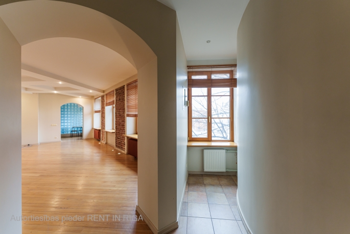 Sludinājumi. Dzīvoklis Vecrīgā ar skatu uz Doma laukumu.  Gaišs studio tipa dzīvoklis, kas sastāv no Cena: 201000 EUR Foto #4