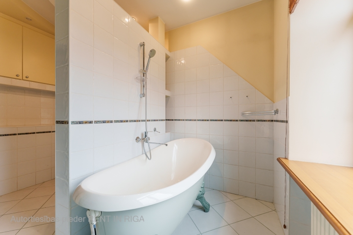 Sludinājumi. Dzīvoklis Vecrīgā ar skatu uz Doma laukumu.  Gaišs studio tipa dzīvoklis, kas sastāv no Cena: 201000 EUR Foto #8