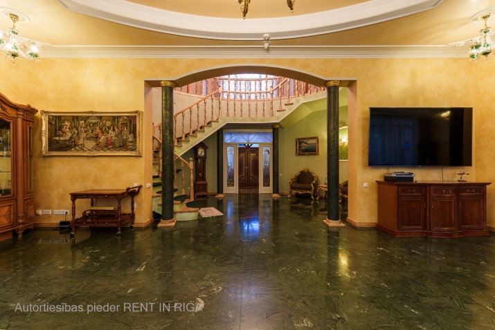 Sludinājumi. Tiek pārdota plaša un labiekārtota māja Dreiliņos.   - 7 izolētas istabas - piecas no guļamistabām Cena: 420000 EUR Foto #3