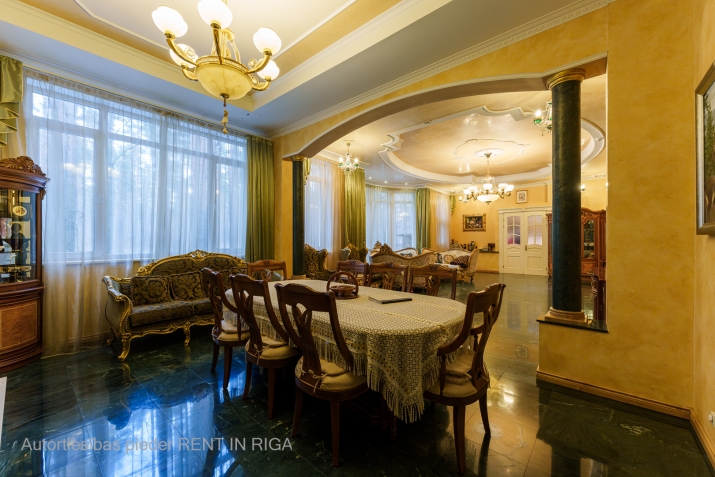 Sludinājumi. Tiek pārdota plaša un labiekārtota māja Dreiliņos.   - 7 izolētas istabas - piecas no guļamistabām Cena: 420000 EUR Foto #7