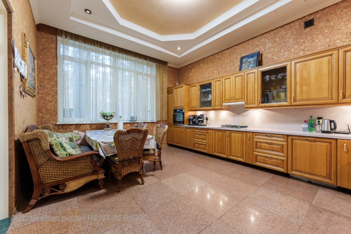 Sludinājumi. Tiek pārdota plaša un labiekārtota māja Dreiliņos.   - 7 izolētas istabas - piecas no guļamistabām Cena: 420000 EUR Foto #8