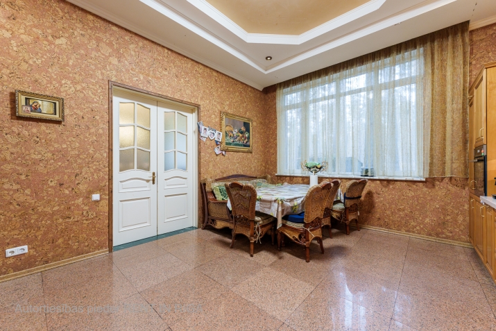 Sludinājumi. Tiek pārdota plaša un labiekārtota māja Dreiliņos.   - 7 izolētas istabas - piecas no guļamistabām Cena: 420000 EUR Foto #9