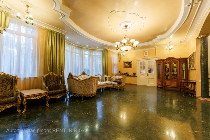 Sludinājumi. Tiek pārdota plaša un labiekārtota māja Dreiliņos.   - 7 izolētas istabas - piecas no guļamistabām Cena: 420000 EUR Foto #2