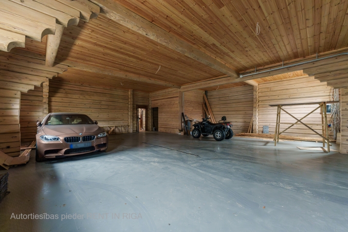 Sludinājumi. Nestandarta māja pie Baltezera.  Puse no dvīņu mājas. Guļbūve. Ēkas 1.stāvs būvēts kā garāža - tā Cena: 250000 EUR Foto #7