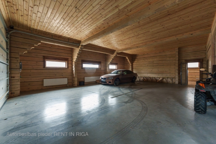 Sludinājumi. Nestandarta māja pie Baltezera.  Puse no dvīņu mājas. Guļbūve. Ēkas 1.stāvs būvēts kā garāža - tā Cena: 250000 EUR Foto #6