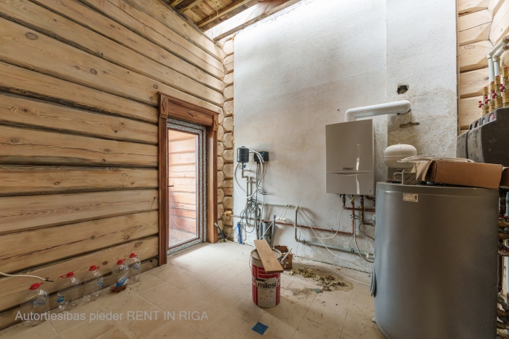 Sludinājumi. Nestandarta māja pie Baltezera.  Puse no dvīņu mājas. Guļbūve. Ēkas 1.stāvs būvēts kā garāža - tā Cena: 250000 EUR Foto #8