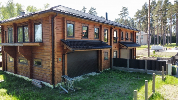 Sludinājumi. Nestandarta māja pie Baltezera.  Puse no dvīņu mājas. Guļbūve. Ēkas 1.stāvs būvēts kā garāža - tā Cena: 250000 EUR Foto #2