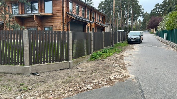 Sludinājumi. Nestandarta māja pie Baltezera.  Puse no dvīņu mājas. Guļbūve. Ēkas 1.stāvs būvēts kā garāža - tā Cena: 250000 EUR Foto #3