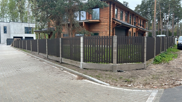 Sludinājumi. Nestandarta māja pie Baltezera.  Puse no dvīņu mājas. Guļbūve. Ēkas 1.stāvs būvēts kā garāža - tā Cena: 250000 EUR Foto #5