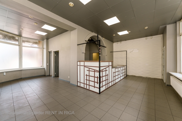 Объявление. Коммерческое помещение в аренду в Плавниеках  Помещения подходят для коммерческих целей или Цена: 600 EUR/мес. Foto #2