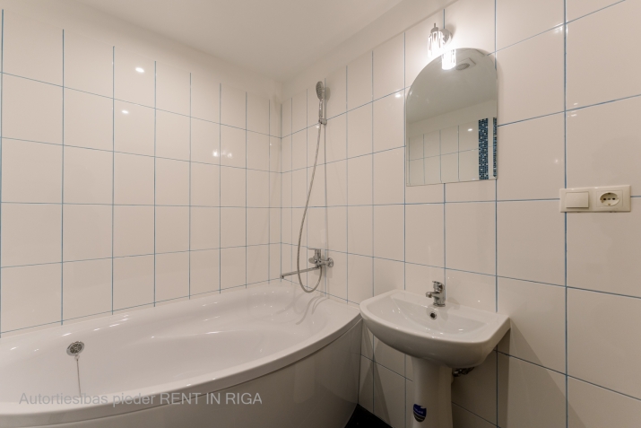 Sludinājumi. Īrei pieejams studio tipa dzīvoklis jaunajā projektā.    Dzīvoklis ir aprīkots ar visu Cena: 330 EUR/mēn Foto #6