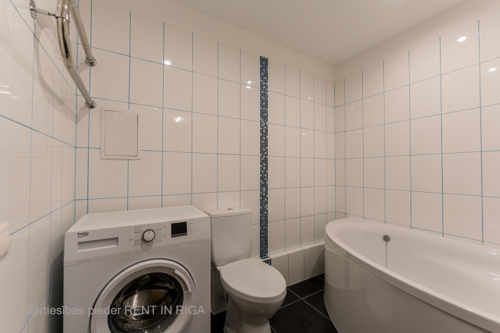 Sludinājumi. Īrei pieejams studio tipa dzīvoklis jaunajā projektā.    Dzīvoklis ir aprīkots ar visu Cena: 330 EUR/mēn Foto #7