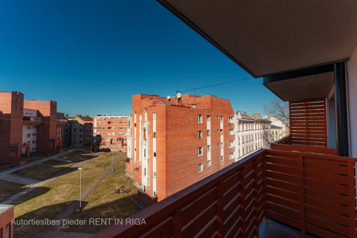 Sludinājumi. Īrei pieejams studio tipa dzīvoklis jaunajā projektā.    Dzīvoklis ir aprīkots ar visu Cena: 330 EUR/mēn Foto #8