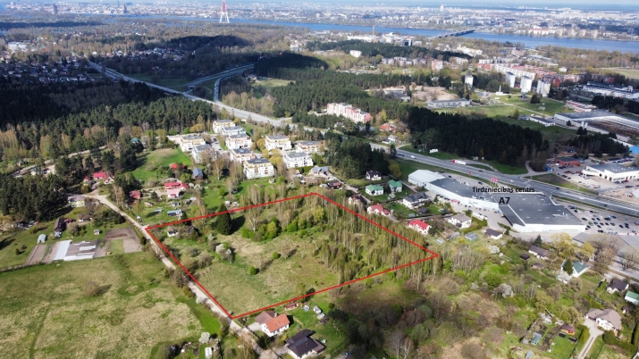 Sludinājumi. Zeme 18 privātmāju ciematam ar detālplānojumu.  Pārdota tiek 1/2 no šī zemes gabala (13 242,5 kvm) Cena: 397275 EUR Foto #1