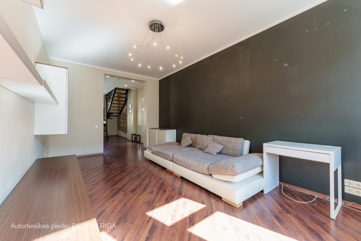 Sludinājumi. 2-stāvu dzīvoklis ar terasi Kr.Valdemāra un Zaubes ielas stūrī.   5./6. stāvs. 2 sanitārie mezgli, Cena: 225000 EUR Foto #4