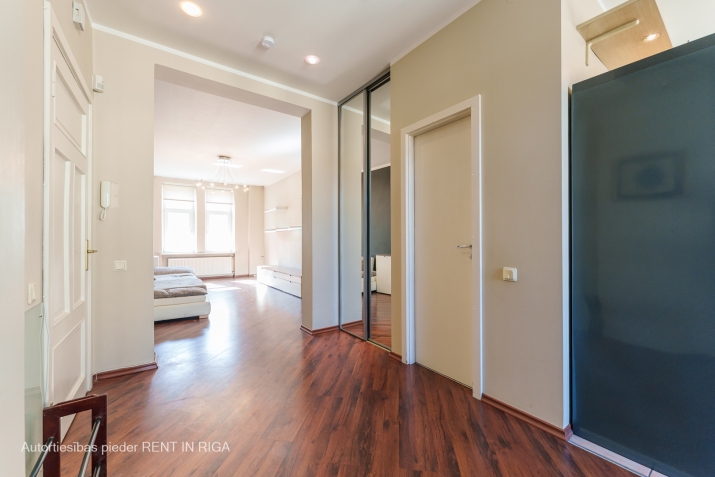 Sludinājumi. 2-stāvu dzīvoklis ar terasi Kr.Valdemāra un Zaubes ielas stūrī.   5./6. stāvs. 2 sanitārie mezgli, Cena: 225000 EUR Foto #7