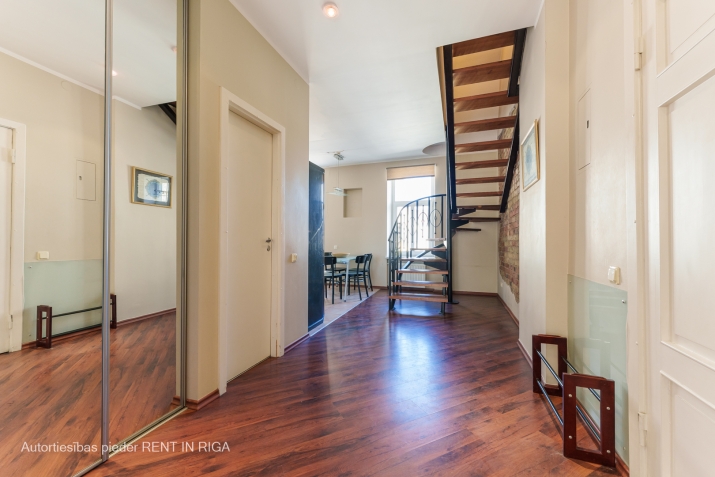 Sludinājumi. 2-stāvu dzīvoklis ar terasi Kr.Valdemāra un Zaubes ielas stūrī.   5./6. stāvs. 2 sanitārie mezgli, Cena: 225000 EUR Foto #6