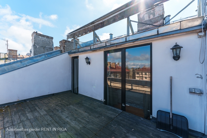 Sludinājumi. 2-stāvu dzīvoklis ar terasi Kr.Valdemāra un Zaubes ielas stūrī.   5./6. stāvs. 2 sanitārie mezgli, Cena: 225000 EUR Foto #2