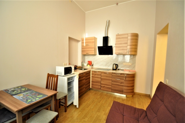 Sludinājumi. Pārdod gaišu studio tipa dzīvokli pašā Rīgas centrā.  Dzīvoklim ir ērts plānojums ar koridoru, Cena: 100000 EUR Foto #8