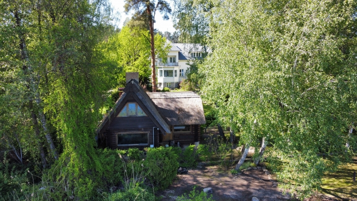 Sludinājumi. Privātmāja un pirts Baltezera krastā ar jahtas piestātni.  Ēka būvēta kā dvīņu māja. Tajā ir 5 Cena: 600000 EUR Foto #7