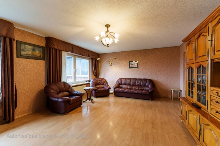 Sludinājumi. 2 stāvu dzīvoklis specprojekta ēkā pie Piņķu ūdenskrātuves.  1.stāvā plaša halle, 2 istabas, Cena: 170000 EUR Foto #3