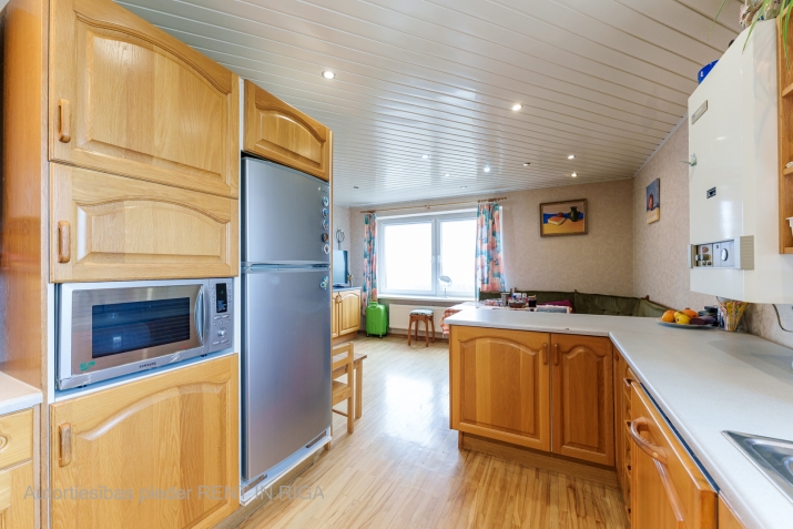 Sludinājumi. 2 stāvu dzīvoklis specprojekta ēkā pie Piņķu ūdenskrātuves.  1.stāvā plaša halle, 2 istabas, Cena: 170000 EUR Foto #7