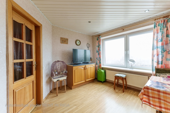 Sludinājumi. 2 stāvu dzīvoklis specprojekta ēkā pie Piņķu ūdenskrātuves.  1.stāvā plaša halle, 2 istabas, Cena: 170000 EUR Foto #8