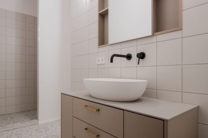 Sludinājumi. Tiek pārdots kvalitatīvi renovēts dzīvoklis klusajā centrā. Ozola parketa grīdas, kaļķa apmetums, Cena: 220000 EUR Foto #9