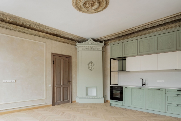 Sludinājumi. Tiek pārdots kvalitatīvi renovēts dzīvoklis klusajā centrā. Ozola parketa grīdas, kaļķa apmetums, Cena: 220000 EUR Foto #1